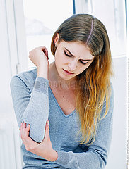 WOMAN WITH ELBOW PAIN