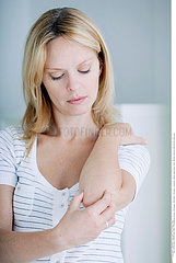 ELBOW PAIN IN A WOMAN