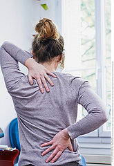 WOMAN WITH BACK PAIN Studio
