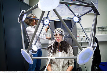 Reportage_193 EEG Gehirn / STUDY OF BRAIN