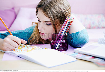 WOMAN COLORING