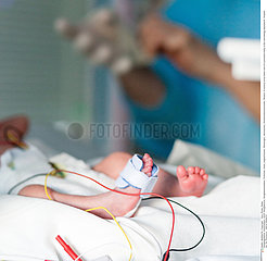 A nursery nurse takes care of a premature baby. Hospital. Aix en Provence.