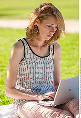 WOMAN WITH COMPUTER