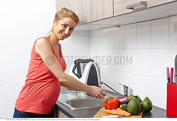 PREGNANT WOMAN IN KITCHEN