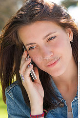 WOMAN WITH PHONE
