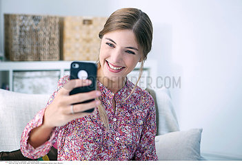 WOMAN WITH PHONE