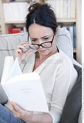 WOMAN READING