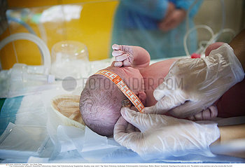 Reportage_175 Schwangerschaft Geburt  Entbindung / HEAD CIRCUMFERENCE