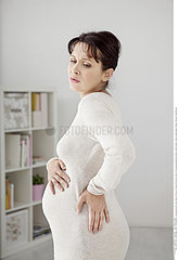 LOWER BACK PAIN  PREGNANT WOMAN