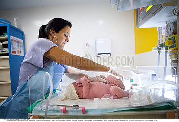 Reportage_175 Schwangerschaft Geburt  Entbindung / NEWBORN  CARE