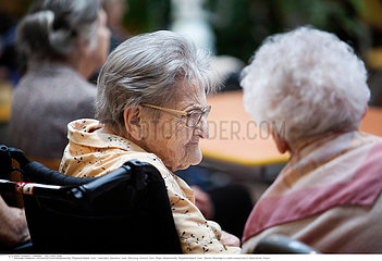 Reportage_223 Seniorenheim / HOME FOR THE AGED