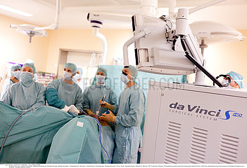 Surgical robot