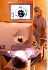 Serie Reportage 108 Laserbehandlung Augen / Eye lens surgery