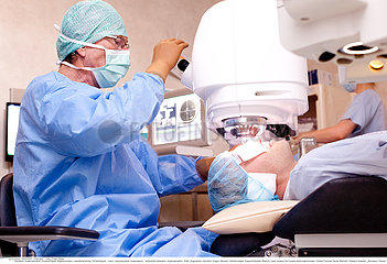 Serie Reportage 108 Laserbehandlung Augen / Eye lens surgery