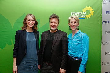 Robert Habeck  Katrin Habenschaden and Eva Lettenbauer at a press conference