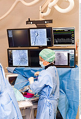 Transkatheter-Aortenklappenimplantation (TAVI) /interventional Cardiology
