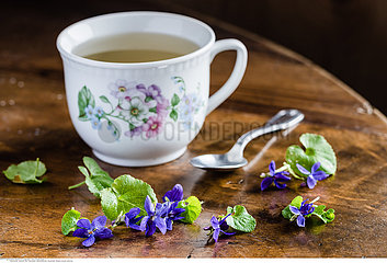 Sweet violet tea