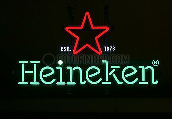 Deutschland  Berlin - Heineken-Leuchtreklame