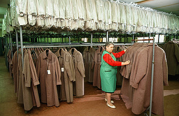 Produktion von Jacken in Textilfabrik