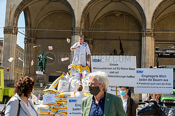 Milchbauern demonstrieren in München für einen höheren Milchpreis