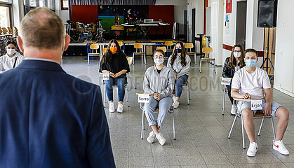 Realschule Benzenberg anlaesslich der Wiederaufnahme des Schulbetriebs  Corona Pandemie  Duesseldorf  Nordrhein-Westfalen  Deutschland