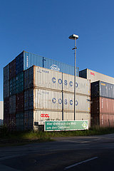 Deutschland  Bremen - Container im Industriehafen