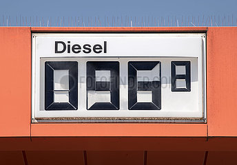 Dieselpreis unter einem Euro  Tankstelle  Muenchen  Mai 2020