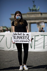 Luisa Neubauer  Demonstration before coalition summit