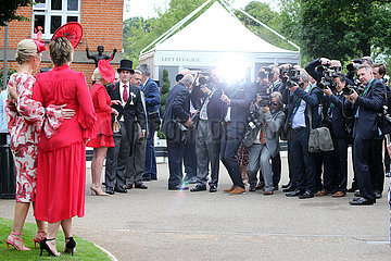 Royal Ascot  Women with hats posing for the photographers