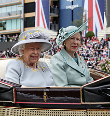 Ascot  Grossbritannien  Koenigin Elizabeth die Zweite (links) und Prinzessin Anne