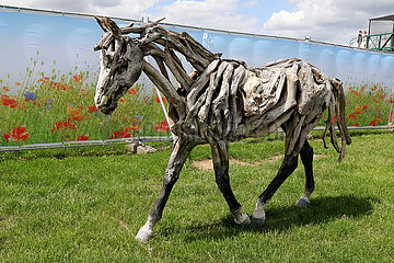 Ascot  Grossbritannien  Pferdeskulptur aus Totholz