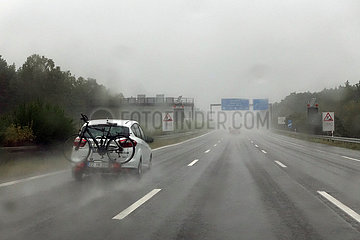 Werder  Deutschland  Verkehr auf der A10 bei Regen