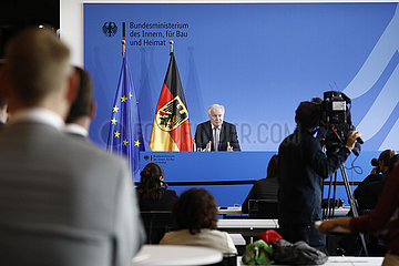Horst Seehofer - Pressekonferenz zum Thema: Corona-bedingte Binnengrenzkontrollen