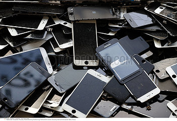 Recycling mobile and smart phones