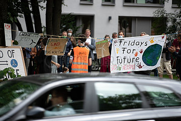 Fridays for Future demonstriert gegen 10 HA Regel