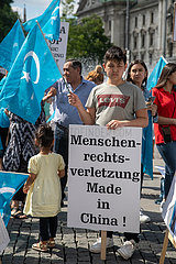 Uiguren demonstrieren in München gegen die chinesische Unterdrückung