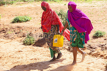 Gabradahidan  Somali Region  Aethiopien - Trinkwasserversorgung mit Wasserkanistern