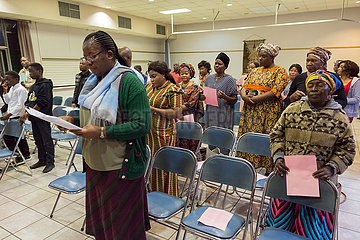Pretoria  Suedafrika - Pastorin Rosalie Madika  Gottesdienst