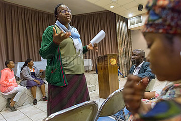 Pretoria  Suedafrika - Pastorin Rosalie Madika  Bibelstunde