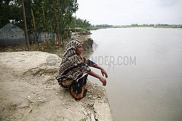 BANGLADESH-Manikganj-RIVER-EROSION