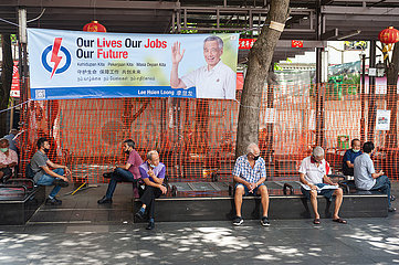 Singapur  Republik Singapur  Wahlplakat des amtierenden Premierministers Lee Hsien Loong in Chinatown