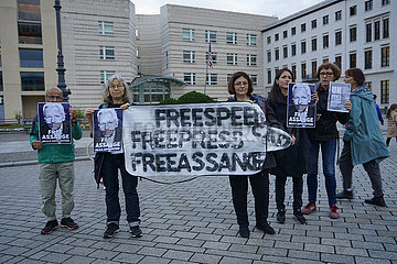 Protest gegen die Inhaftierung Julian Assanges vor der US-Botschaft