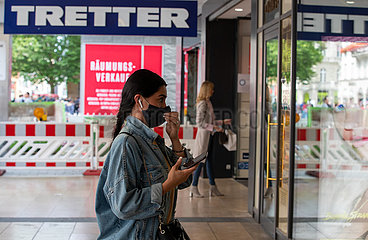 Menschen shoppen in München