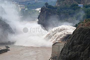 CHINA-GANSU YELLOW-RIVER-BEHÄLTER-Hochwasserabfluss (CN)