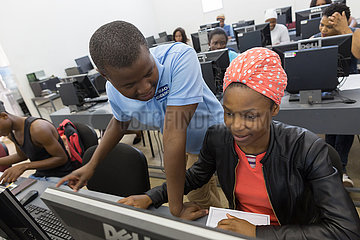 Johannesburg  Suedafrika - Outreach Foundation Hillbrow  Computerkurs