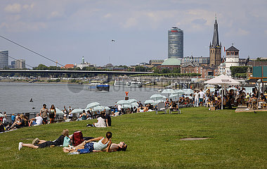 Rheinuferpromenade in Zeiten der Coronapandemie  Duesseldorf  Nordrhein-Westfalen  Deutschland