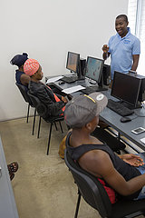 Johannesburg  Suedafrika - Outreach Foundation Hillbrow  Computerkurs