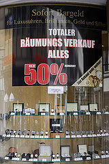 Abverkauf beim Einzelhandel in der Coronakrise  Essen  Nordrhein-Westfalen  Deutschland
