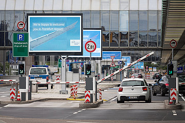 Deutschland  Frankfurt am Main - Wenig Betrieb beim Terminal 1 (departures) am Flughafen Frankfurt wegen der Coronakrise