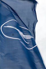 Deutschland  Frankfurt am Main - Fahne der Lufthansa im Wind am Flughafen Frankfurt
